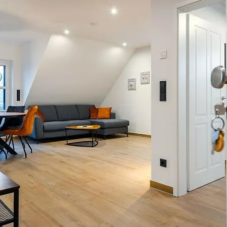 With 2 Bedrooms بيت للعطل