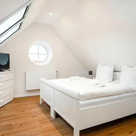 With 2 Bedrooms بيت للعطل *